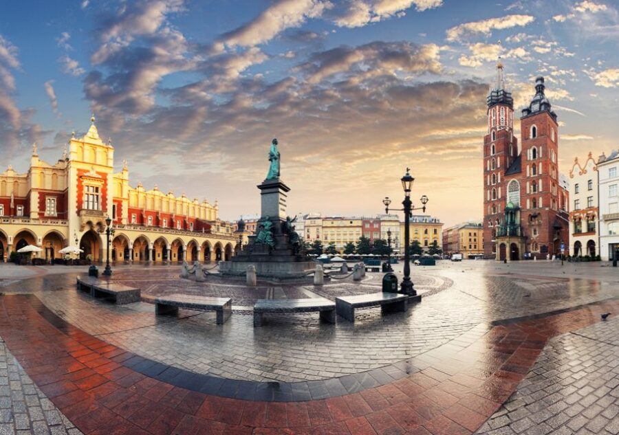Krakow: Guided Old Town Tour - Market Square angles, Collegium Maius, and medieval Krakow details