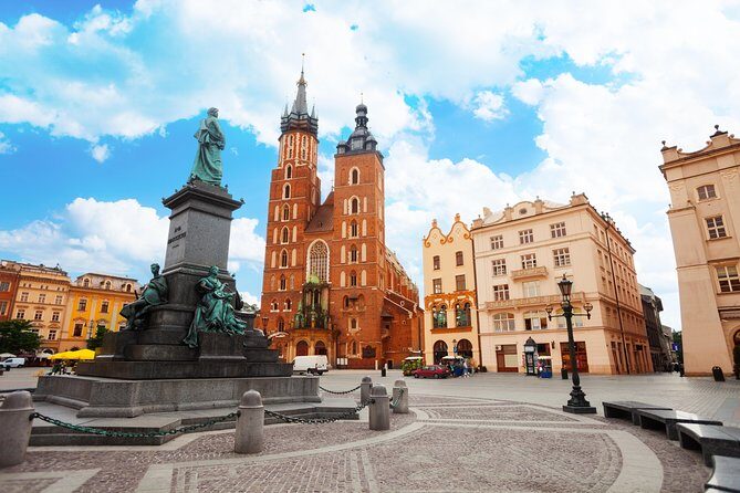 Krakow: Guided Sightseeing Tour by golf cart/buggy - Why a golf cart works so well in Krakow