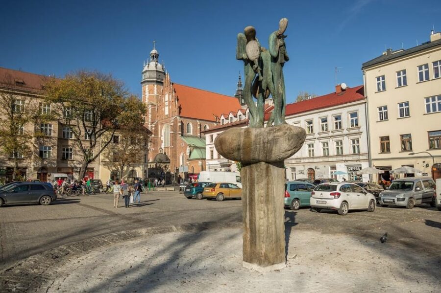Krakow: Guided Tour of the Jewish Ghetto - Ghetto Heroes Square and the Chair Memorial: silence with meaning