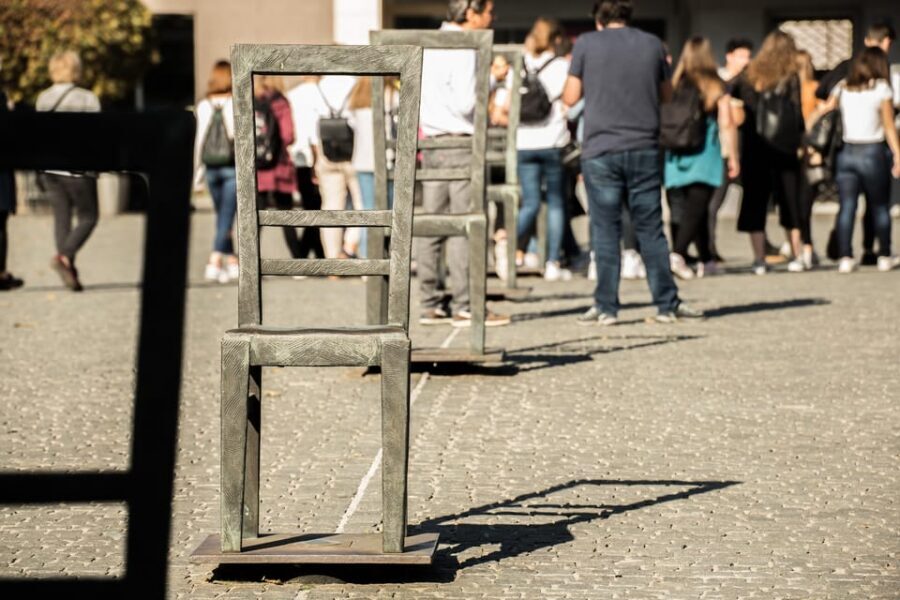 Krakow: Guided Tour of the Jewish Ghetto - Meeting point tip: start at the right door
