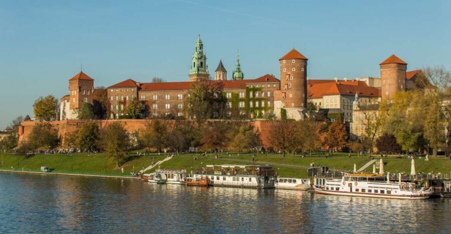 Krakow: Guided Wawel Tour, Lunch, and Vistula River Cruise - Should you book the Krakow Wawel Tour with lunch and Vistula cruise?