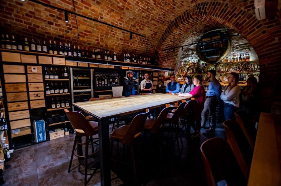 Krakow: Guided Wine Bar Tour with Tastings and Snacks - Kazimierz and the CiutCiut finish: ending with a Rondo you’ll remember