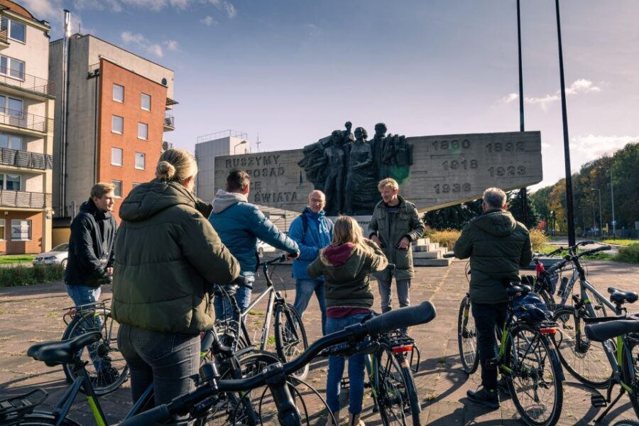 Krakow: Hidden Bike Tour - Podgórze district: the ride turns solemn at the former ghetto and Jewish cemetery