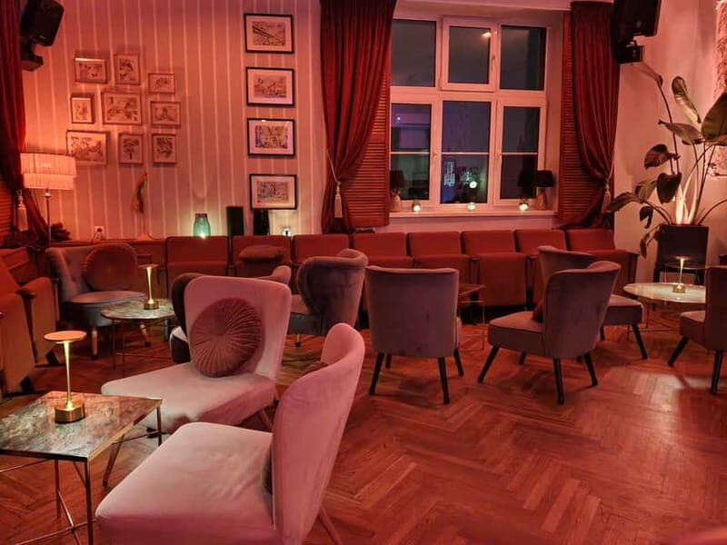 Krakow: Hidden Rooftop Bar Reservation with 1 Cocktail - When to go: chasing sunset and enjoying the view