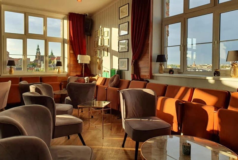 Krakow: Hidden Rooftop Bar Reservation with 1 Cocktail - Service and the cocktail craft: what the experience feels like