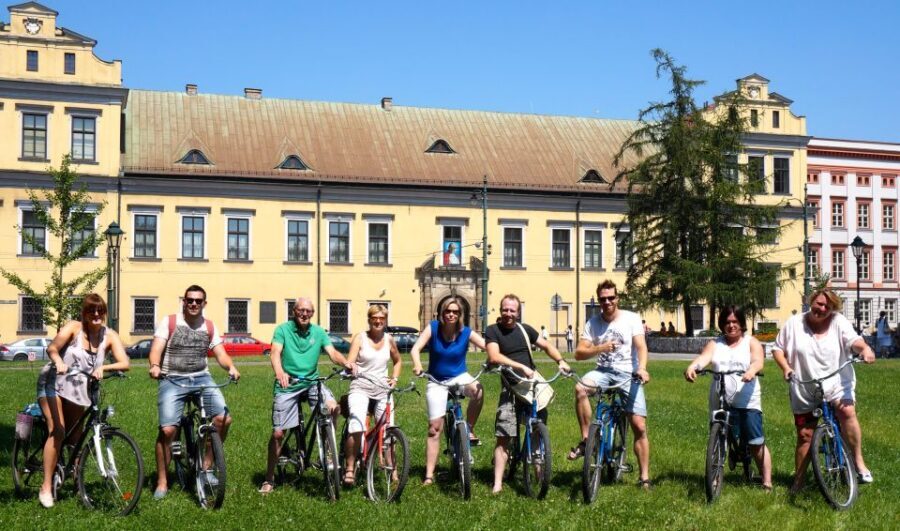 Krakow: Highlights of Krakow Bike Tour - Small Group - Oskar Schindler’s Factory stop: why it’s worth planning around