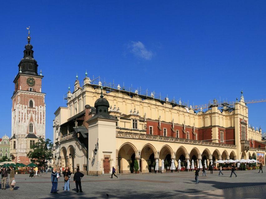 Krakow: Highlights of Old & New Town Private Walking Tour - Starting at the Barbakan: get oriented fast