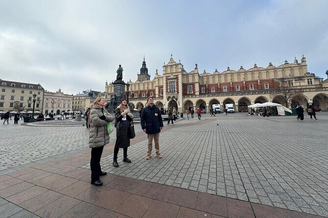 Krakow Highlights Tour: Local Tips, Food Spots & Must-See Places - St. Mary’s Basilica: the classic stop, with inside time costing extra