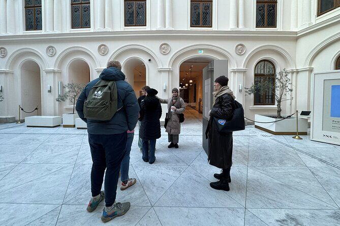 Krakow Highlights Tour: Local Tips, Food Spots & Must-See Places - Meeting at Plac Jana Matejki, then walking with a plan