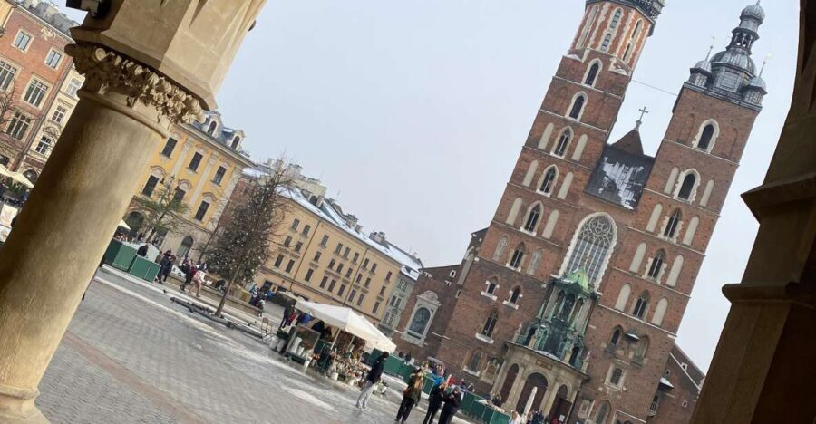 Kraków in a nutshell - walking tour - Main Market Square and Cloth Hall: Poland’s Everyday Power