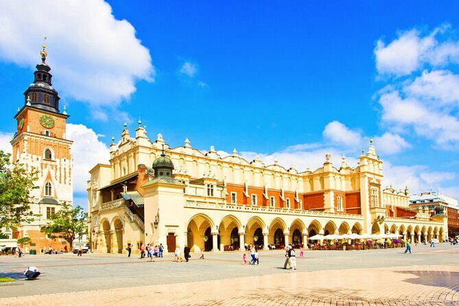 Krakow in One Day: City Tour by Electric Car - Wawel Hill: the big first look at Krakow’s skyline