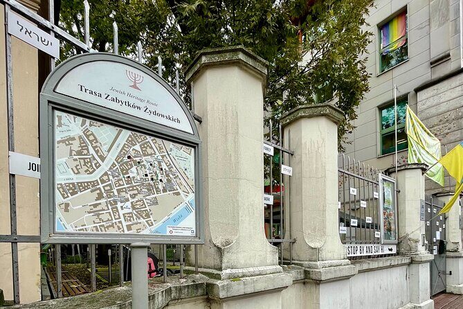 Krakow Jewish Ghetto and Quarter Audio Guided Walking Tour - Murals that make history visible: Robot and Blu’s Never Follow