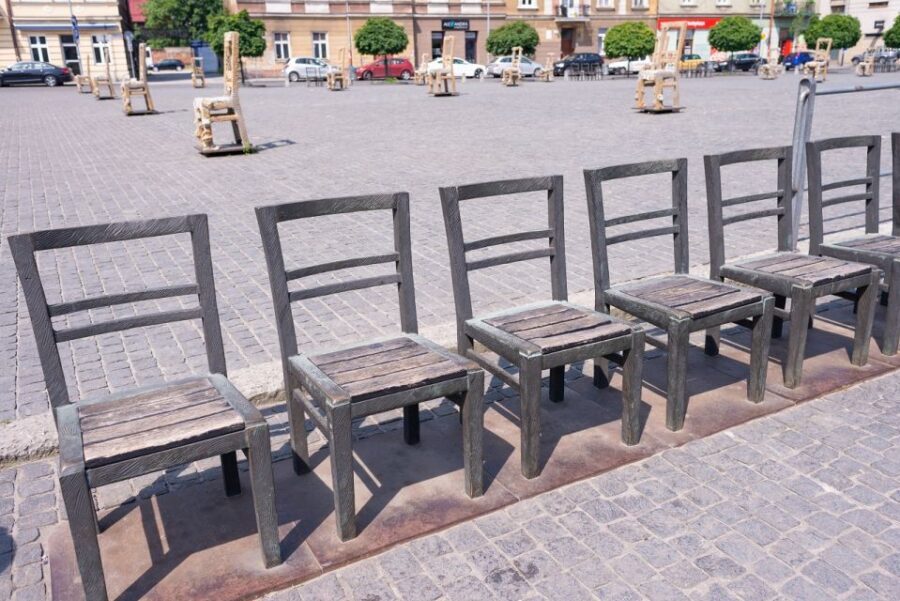 Krakow: Jewish Ghetto Guided Walking Tour - The ghetto wall remnants: borders you can still picture