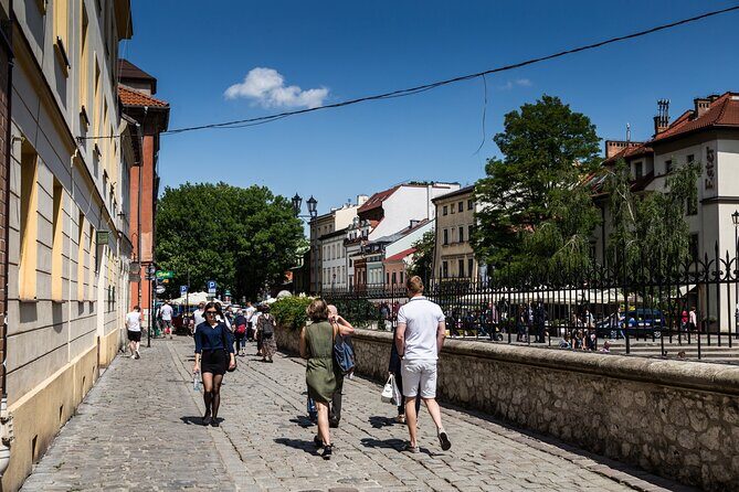 Krakow Jewish Quarter Guided Walking Tour - Starting at Krakow Main Market Square: You Get Oriented Fast