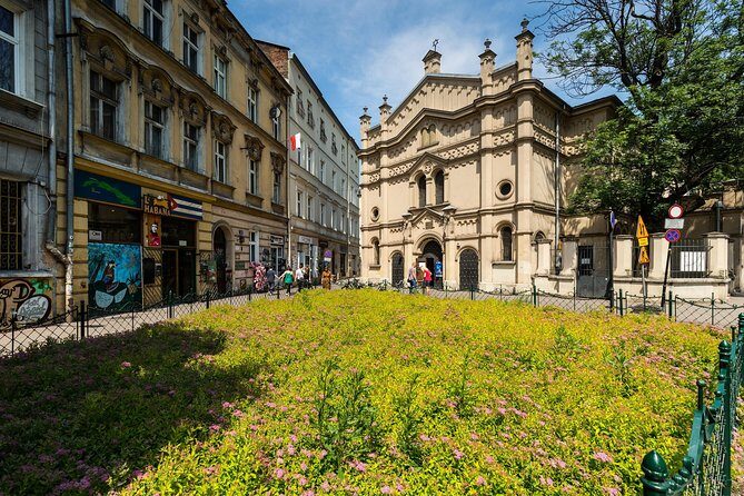 Krakow: Jewish Quarter Guided Walking Tour - Walking Kazimierz: cobblestones, narrow streets, and the city within the city