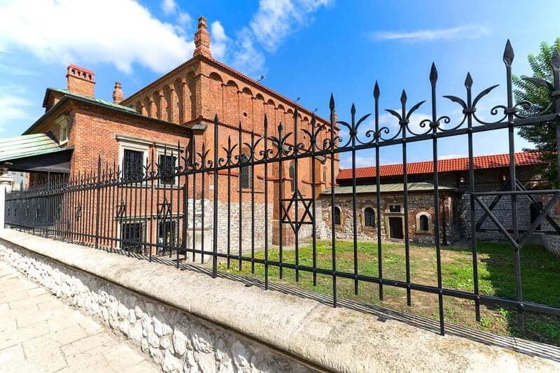 Krakow: Jewish Quarter Kazimierz Guided Walking Tour - Kupa Synagogue: One Community, Different Layers of Everyday Life