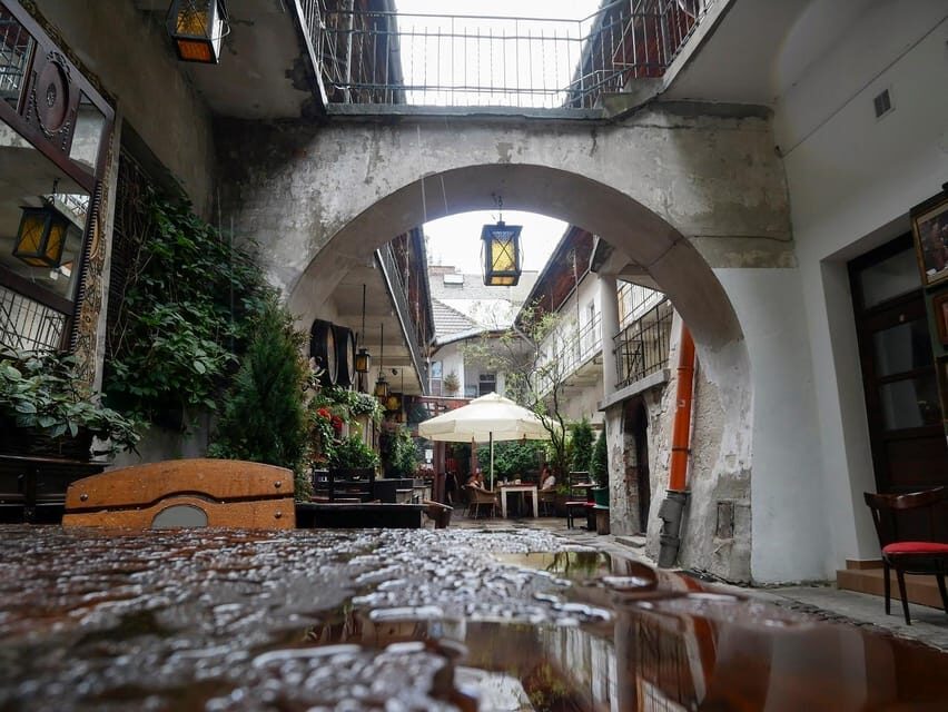 Kraków: Jewish Quarter & Schindler’s Factory Guided Tour - Kazimierz Jewish Quarter walk: setting the human scene first
