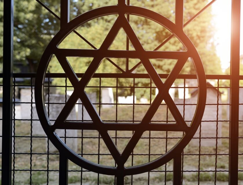 Krakow Kazimierz and Jewish Ghetto Tour with Synagogues - Why a Jewish History Expert Guide matters in Kazimierz