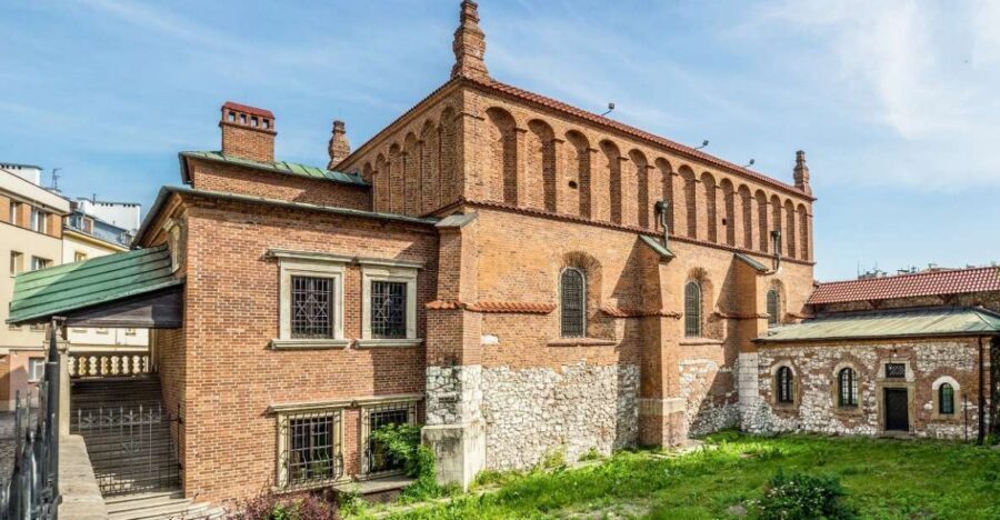 Krakow: Kazimierz Jewish Quarter Guided Walking Tour - Meeting at the Old Synagogue: get your bearings fast