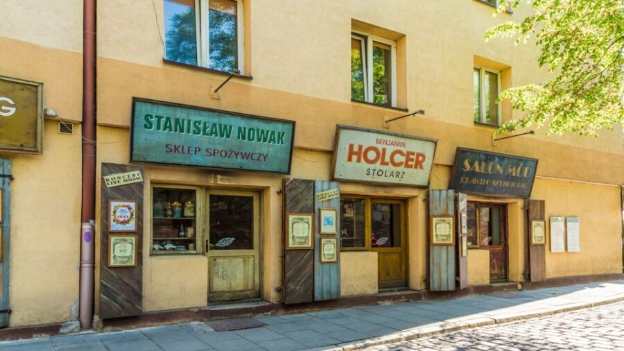 Krakow: Kazimierz Jewish Quarter Walking Tour - Tempel Synagogue: when tradition meets a live cultural calendar