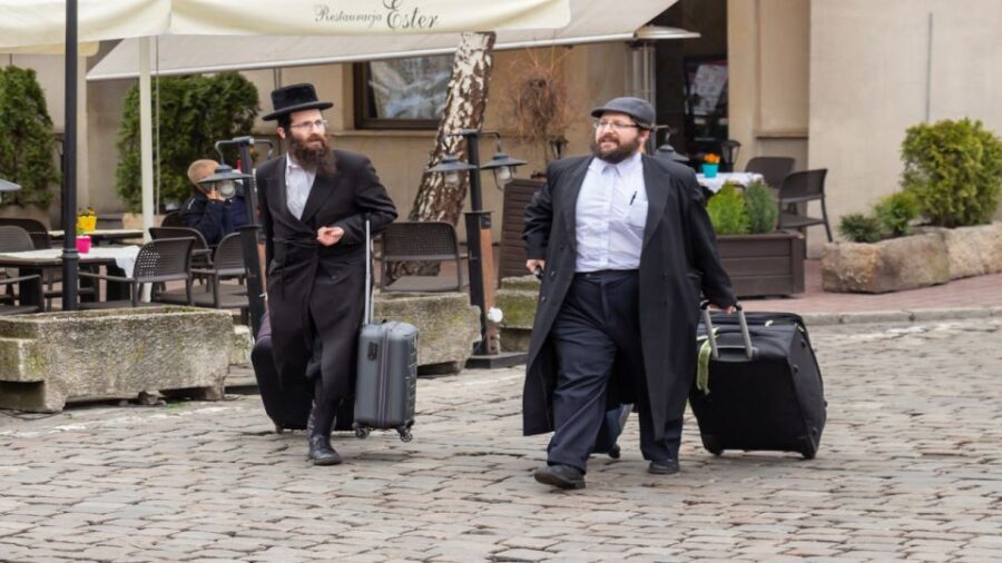 Krakow: Kazimierz Jewish Quarter Walking Tour - Price and value: $27 for a guided Kazimierz story