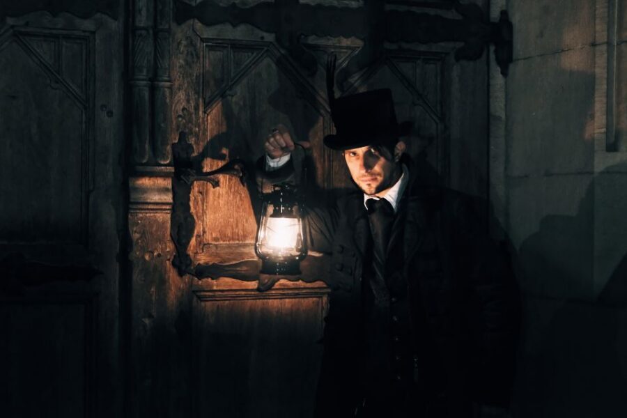 Krakow: Legends and Tales of Old Town Walking Tour - Meeting the Lantern Guide at Plac Mariacki by St. Mary Basilica
