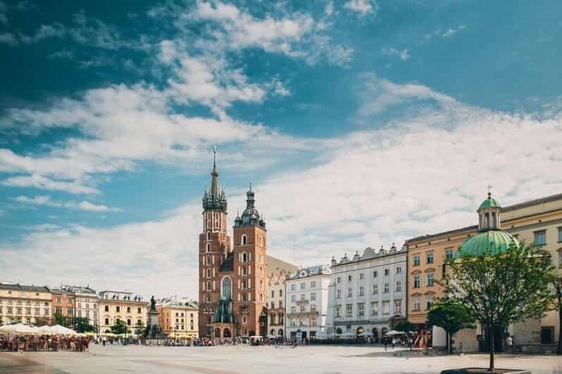 Krakow : Must-See Walking Tour With A Guide - Rynek Główny: the Main Market Square and Cloth Hall in context