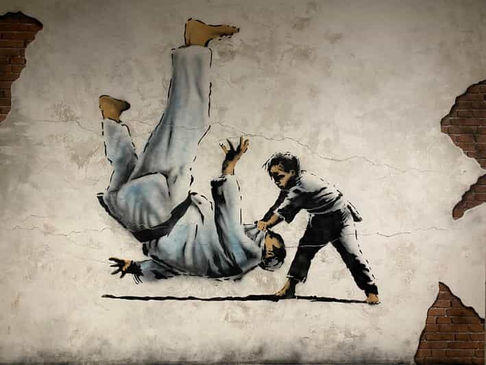 Krakow: Muzeum Banksy Entry Ticket - The self-guided route: how you will experience the rooms