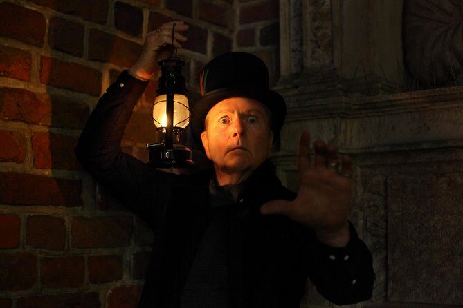 Krakow Night Tour: Ghosts, Vampires and Legends of the Old Town - Meeting at Plac Mariacki 7 and Ending at Wawel