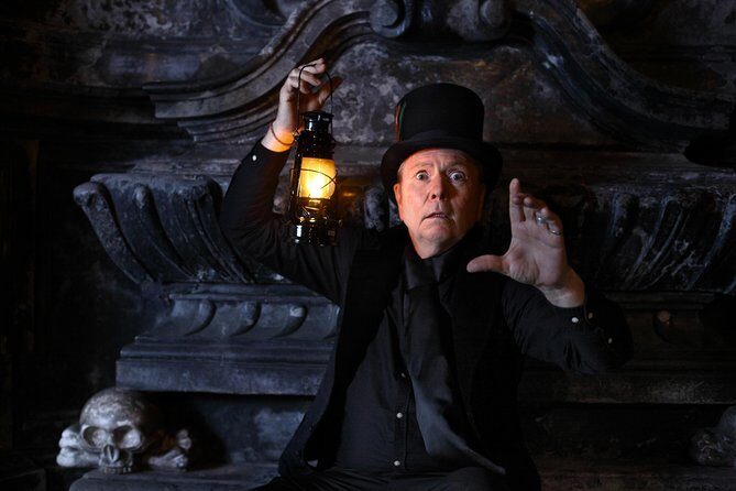 Krakow Night Tour: Ghosts, Vampires and Legends of the Old Town - Wawel Royal Castle Walls: The Quick Taste of Medieval Cracow