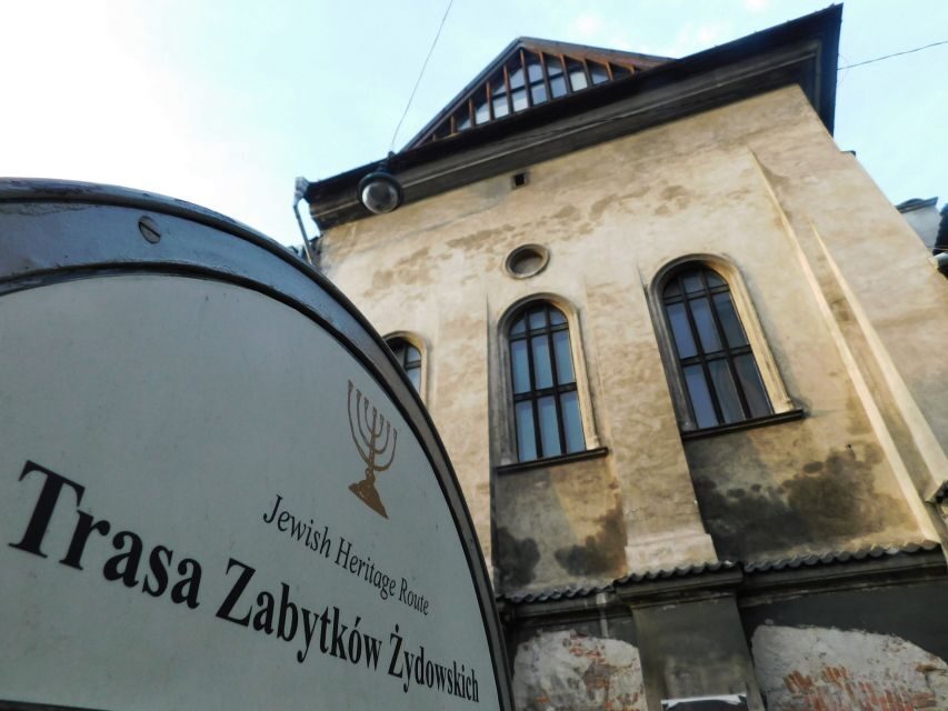 Krakow Old Town and Jewish Quarter in one guided walk - Main Market Square: St. Mary’s Basilica, Cloth Hall, and the Town Hall Tower