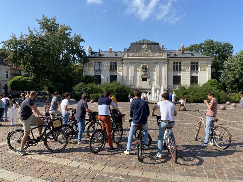 Krakow: Old Town Bike Tour with a Guide - Wawel castle panoramas: the payoff view from Old Town