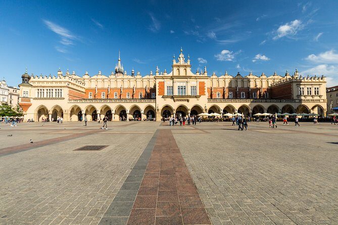 Krakow Old Town Guided Walking Tour - Main Square Moment: St. Mary’s Basilica and the Cloth Hall