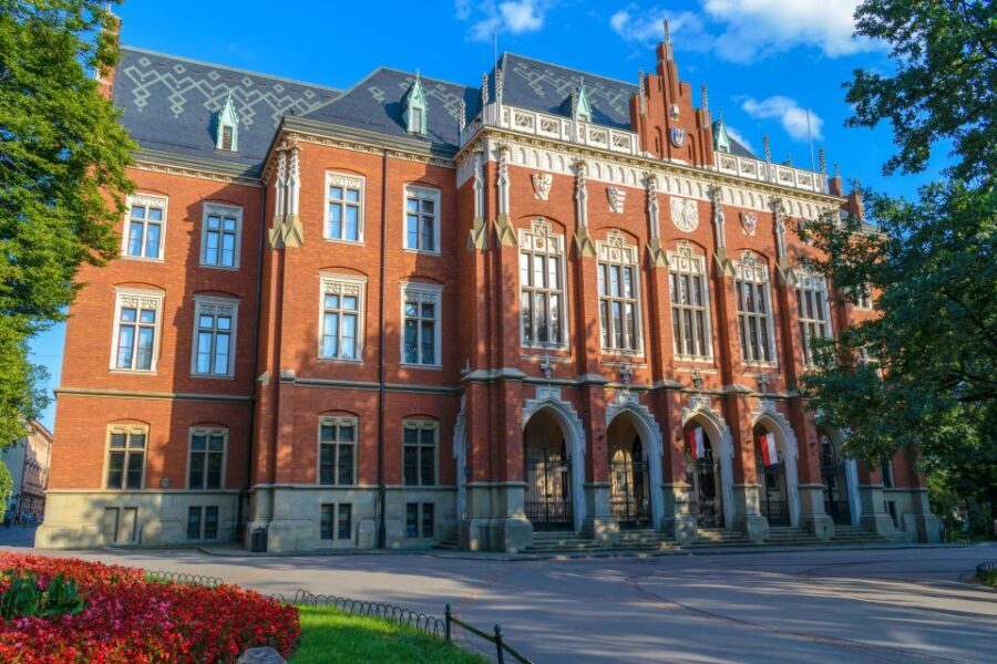 Krakow: Old Town Guided Walking Tour - How good is the guidance, and why the pacing matters?