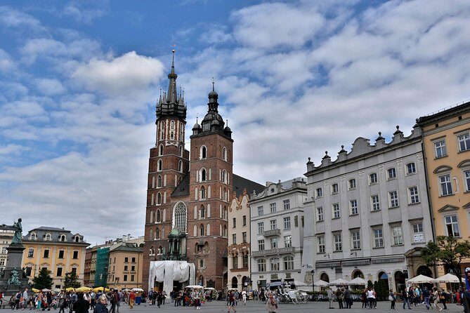 Krakow: Old Town Guided Walking Tour - Meeting point at KrakowTIP (Grodzka 18) and what to expect in 3 hours