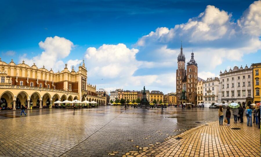Krakow: Old Town Highlights Private Walking Tour - Inside Wawel Cathedral: Sigismund’s Chapel, royal tombs, and 144 stairs