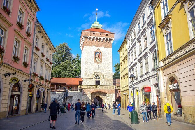 Krakow Old Town Mysteries: Exploration Game and Tour - Plac Mariacki: Hipolits building and Żak’s fountain