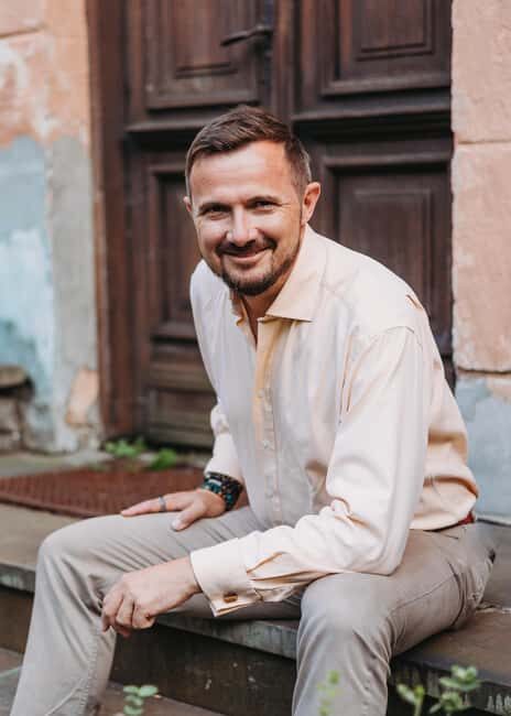 Krakow: Old Town Photoshoot with a Local Photographer - The core structure: choose your place, then let the hour fly