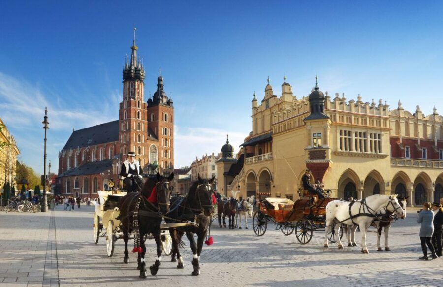 Krakow: Old Town Private Guided Walking Tour - St. Mary’s Basilica: Veit Stoss, the bugle call, and starry vaults