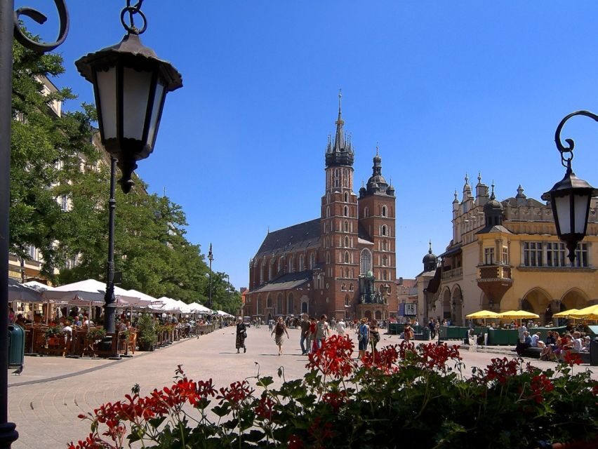 Krakow: Old Town Private Guided Walking Tour - Sukiennice Cloth Hall: souvenirs with a time machine feel