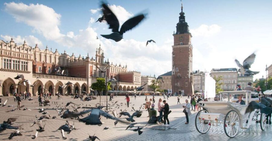 Krakow: Old Town Private Guided Walking Tour - Price and value: what $16 gets you (and what it doesn’t)