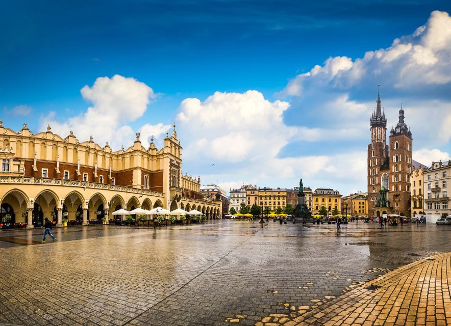 Krakow: Old Town Rynek Underground Entry and Guided Tour - Where you start: the Cloth Hall entrance by St. Mary’s