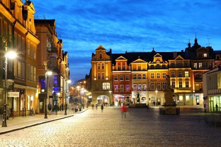 Krakow : Old Town Walking Tour With A guide - Town Hall Tower: the view that helps everything click