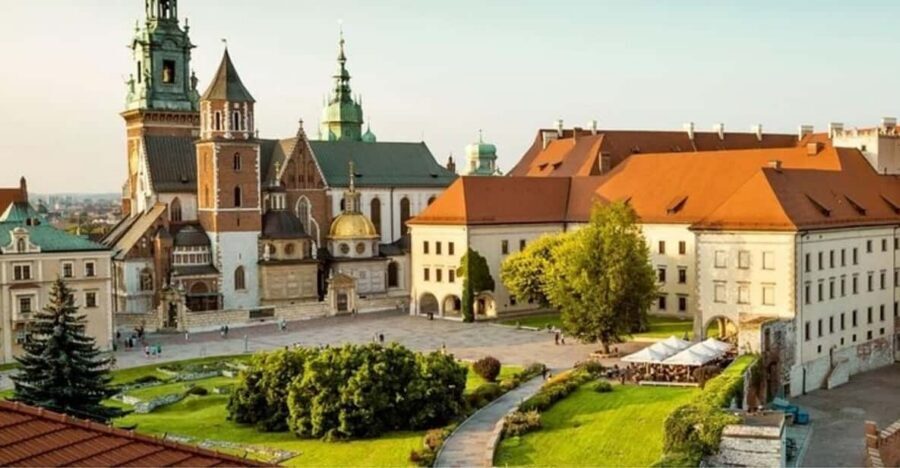Krakow : Old Town Walking Tour With A guide - Ulica Floriańska and Ulica Kanonicza: street names that tell you where to look