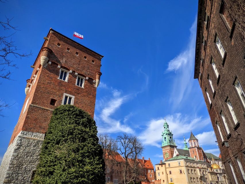 Kraków: Old Town & Wawel Castle Walking Tour in English - Quick hits before you go