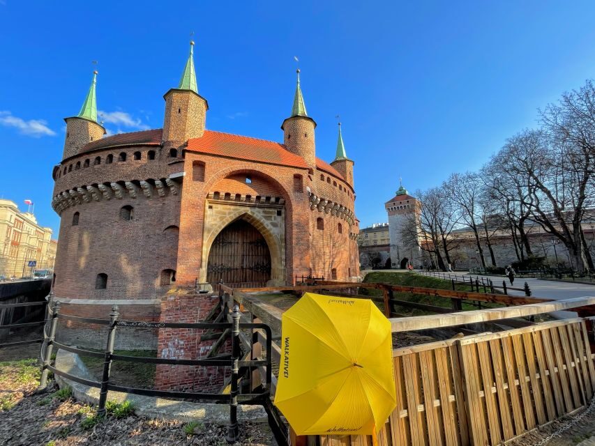 Kraków: Old Town & Wawel Castle Walking Tour in English - Main Market Square and the Cloth Hall: where money made the rules