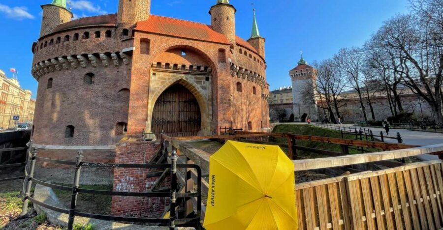 Kraków: Old Town & Wawel Castle Walking Tour in English - Medieval city walls and the Barbican: seeing defense in plain sight