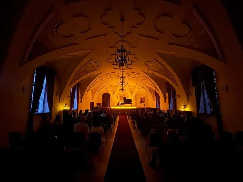 Krakow: Piano Trio Chopin & Friends Concert VIP with Wine - VIP wine and check-in: the first 15 minutes matter