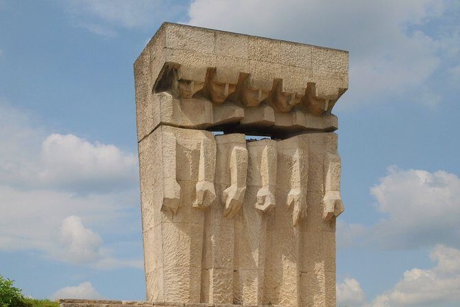Krakow: Plaszow Concentration Camp Guided Walking Tour - Schindler’s List filming locations and Oskar Schindler’s real-life rescue efforts