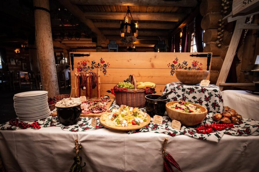 Krakow: Polish Folk Night with Dinner and Unlimited Drinks - A Polish Folk Night That Works on a Busy Kraków Schedule